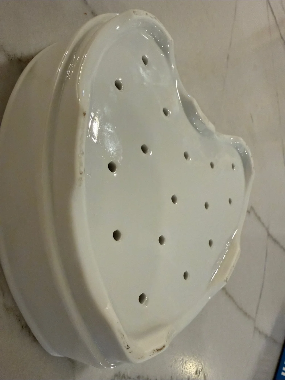 White Heart Ceramic Strawberry Dish with Drain Holes